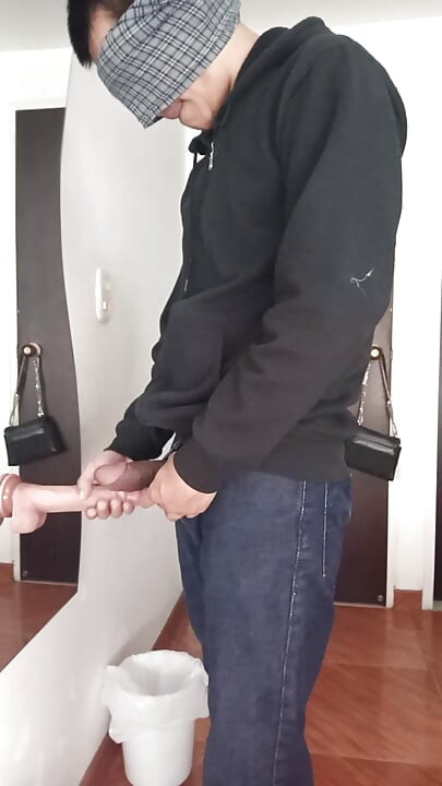 Am găsit un vibrator și nu am putut rezista să-l încerc