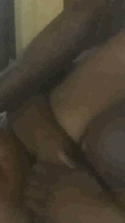 Thot au Texas - une MILF bisexuelle mange une chatte, une chatte poilue, une lesbienne se fait lécher la chatte, une chatte à gros cul | Clip 1