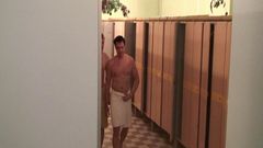 芬兰同性恋男孩在水疗中心 - 更衣室业余色情