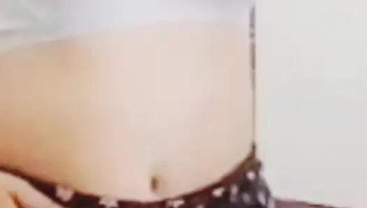 Индийскую деревенскую дези застукали за мастурбацией во время принятия ванн