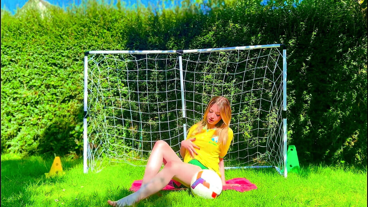Brezilyalı futbol kızı jersey iç çamaşırı orgazmı için azdırıyor