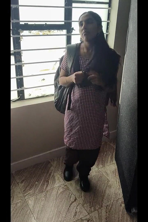 I8 Year Old Indian College Girl Sex with Delivery Boy Mms