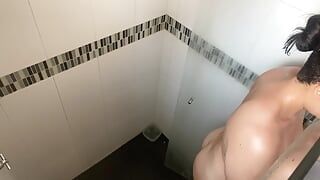 lesbian calls her roommate to the shower and wants to fuck her