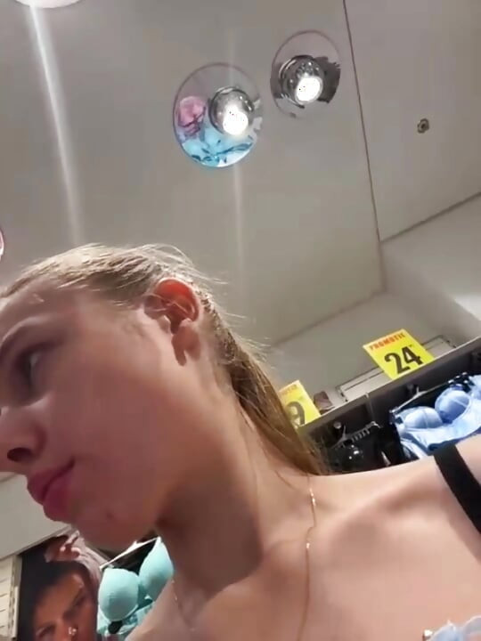 Jucielussie horny in changing room