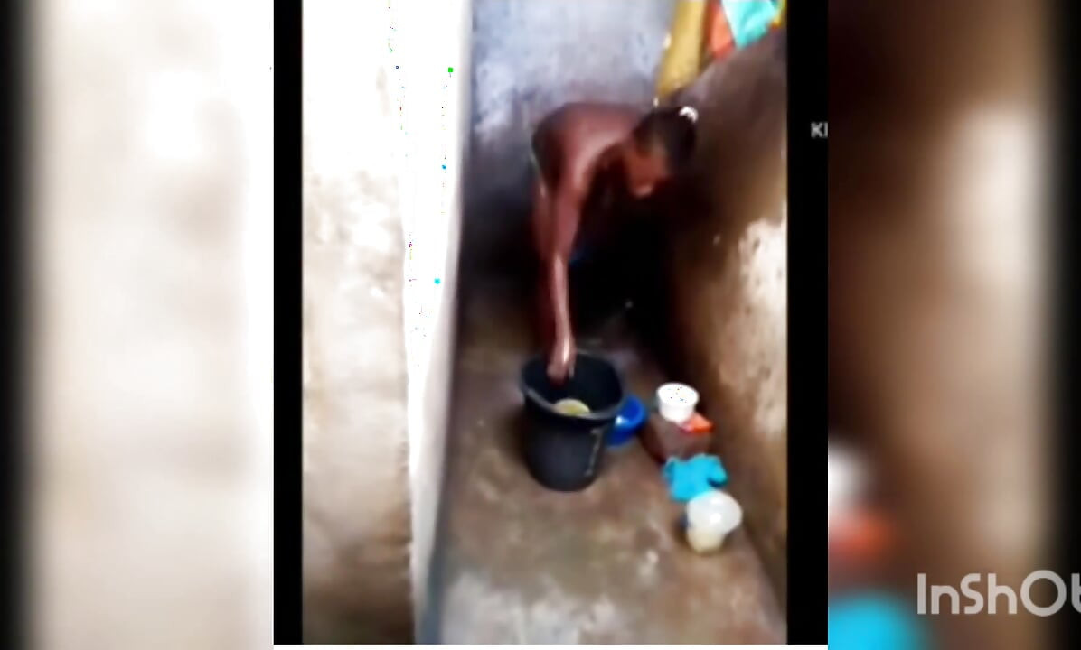 Di bilik mandi