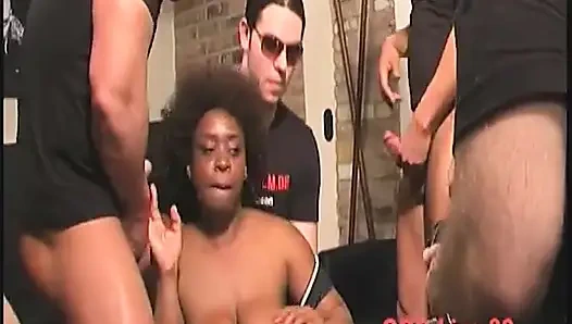 Ggg С Джоном Томпсоном - Живая Гэнгбэнг-оргия С Горячими Крошками, Сосющими Член