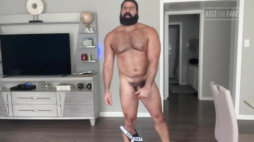 Muscle Bear webcam show in underwear and happy ending