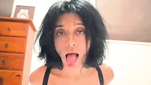 Красотку Brat Wyld Yasmin дисциплинирует робот и его огромный член через неоднократные оргазмы