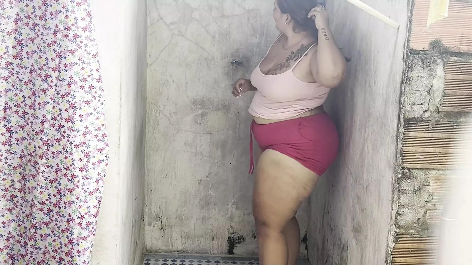 샤워 중 애인과 섹스하는 새엄마