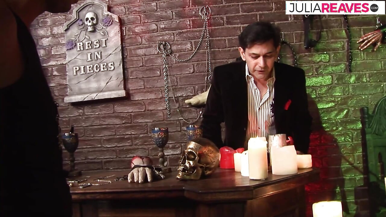 Blond laska lubi głębokie twarde ruchanie po ssaniu kutasa potwora