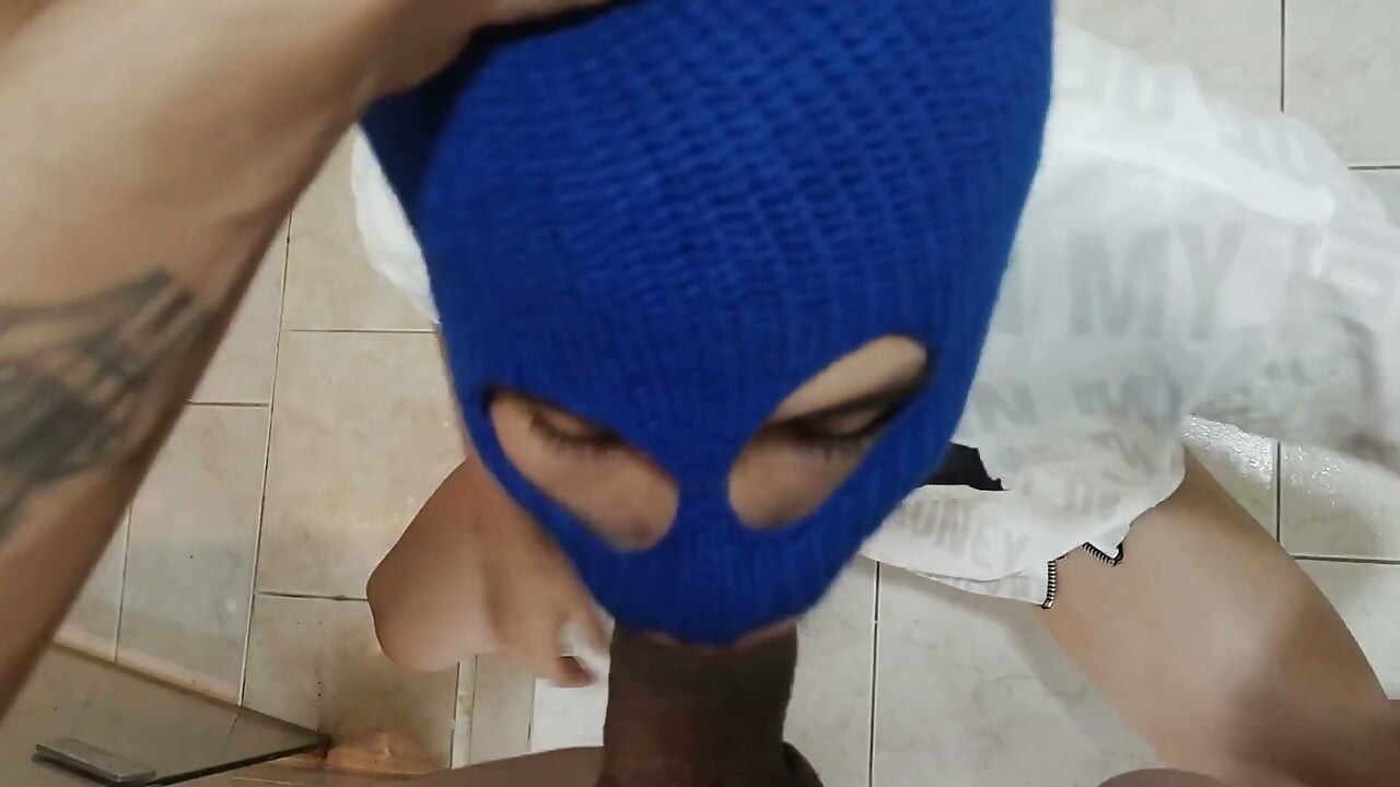 Deepthroat: Femboy supus vs Penis uriaș de cartier