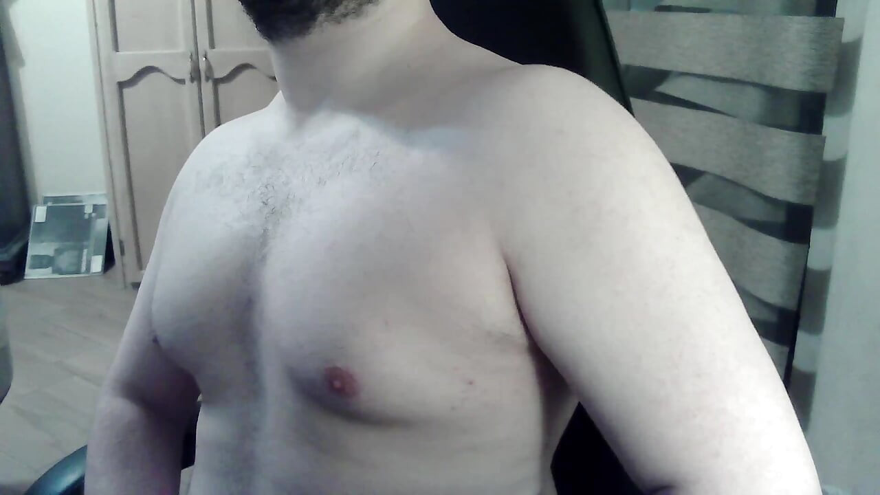 Hot beefy camboy teases and shows off