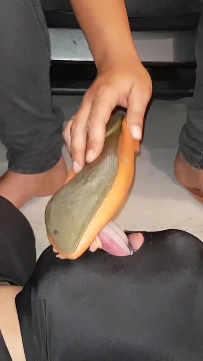 Impresionante momento de "Zapatos planos maloliientes y lamiendo pies"