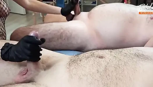 Двойной масляный массаж члена. Женой поделились.