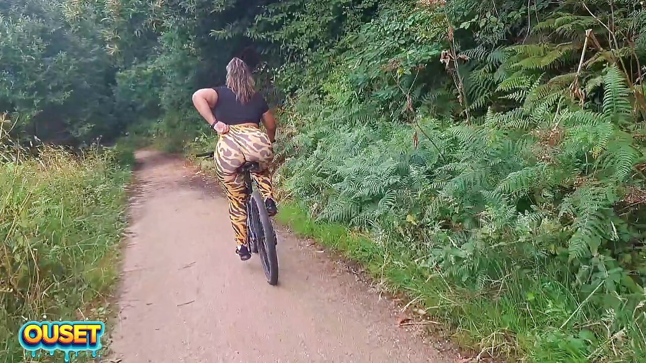 Big ass in tight leggings rides through the woods on a bike and ends up sucking and fucking outdoors with her huge ass