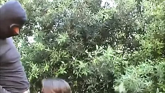 Ngentot gemuk besar di taman... Crot di mulut