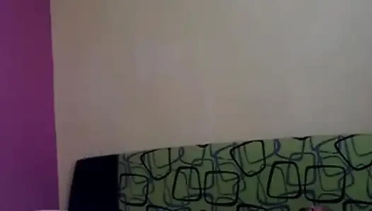 Misyoner pozisyonunda penetrasyon sırasında evde tatmin edici bir orgazm ile seks.