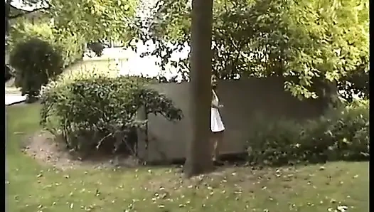 Güzel lisa kendini çok ateşli bir yolculuğa atıyor!