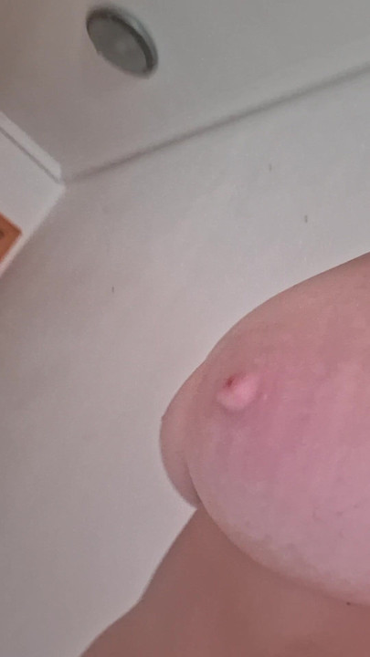 Bouncing my big natural boobs