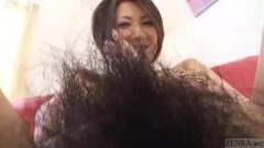 Amatoare japoneză subtitrată verifică corpul perfect al tufișului gol