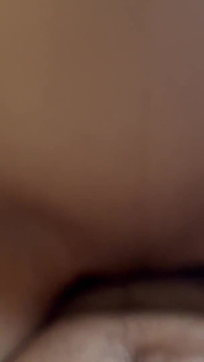 Spannender moment aus "Zierliche dünne freundin, die auf meinem schwanz reibt und bis zum orgasmus reitet"