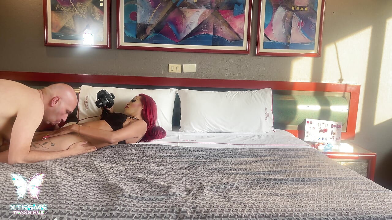 लाल बालों वाली लैटिना मैक्सिकन प्री-सेशन ट्रांस 69 आदमी को चूसती है फिर उसे चोदती है और चेहरे पर पेशाब करती है
