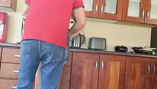 Kocam öğle yemeği için eve gelmeden önce beni sik
