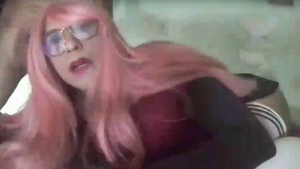 Transica puši kurac vrlo bogat svom rođaku