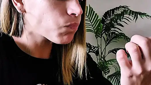 Wir Haben Mit Meinem Mitbewohner Einen Snack Gegessen, Nachdem Wir Pornovideos Gedreht Hatten!