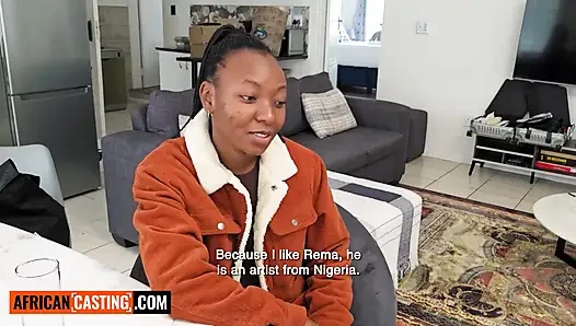 Süper sıkı amcık zenci amatör ırklararası oyuncu seçmelerinde sert sikiliyor