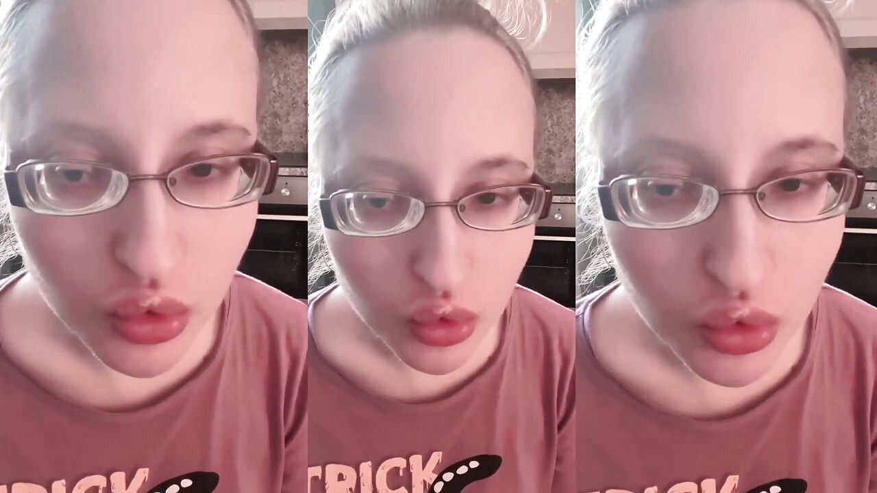 Asmr Huge Bubble Gum Sound Effects Listen in Headphones