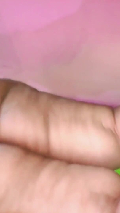Eid: Tamil Big Tall Muslim Hot Wife After Office descanso em casa sozinha em casa totalmente nua e mostrar seus peitos leitosos pendurados &enorme bunda e barriga | Clipe 1