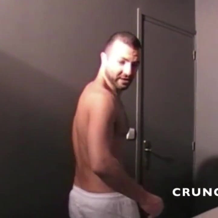 Papa baise une Arabe sexy pendant un massage