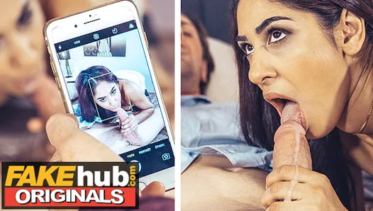 Fakehub - Une MILF indienne desi filmée en train de prendre la grosse bite de son mari infidèle dans sa chatte poilue par un cocu