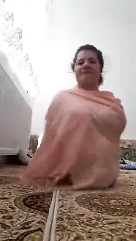 Nude limbless woman