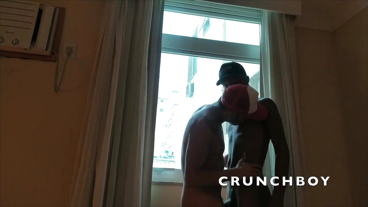 Пряма вечірка без презерватива з латиноамериканцем