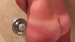 Masturbacja pod prysznicem mojej dziewczyny