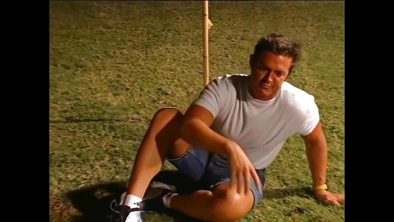 アリシン・チェインズの『ブロードナイト』で二つの大きなコック