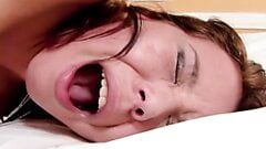 Hung stud stick his tongue in hot chick’s tight wet pussy