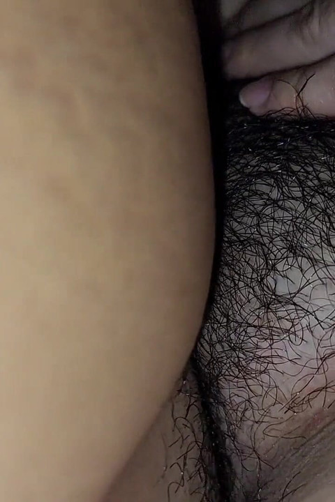 Coño muy peludo en primer plano: le pido a mi cuñada el coño y la mujer