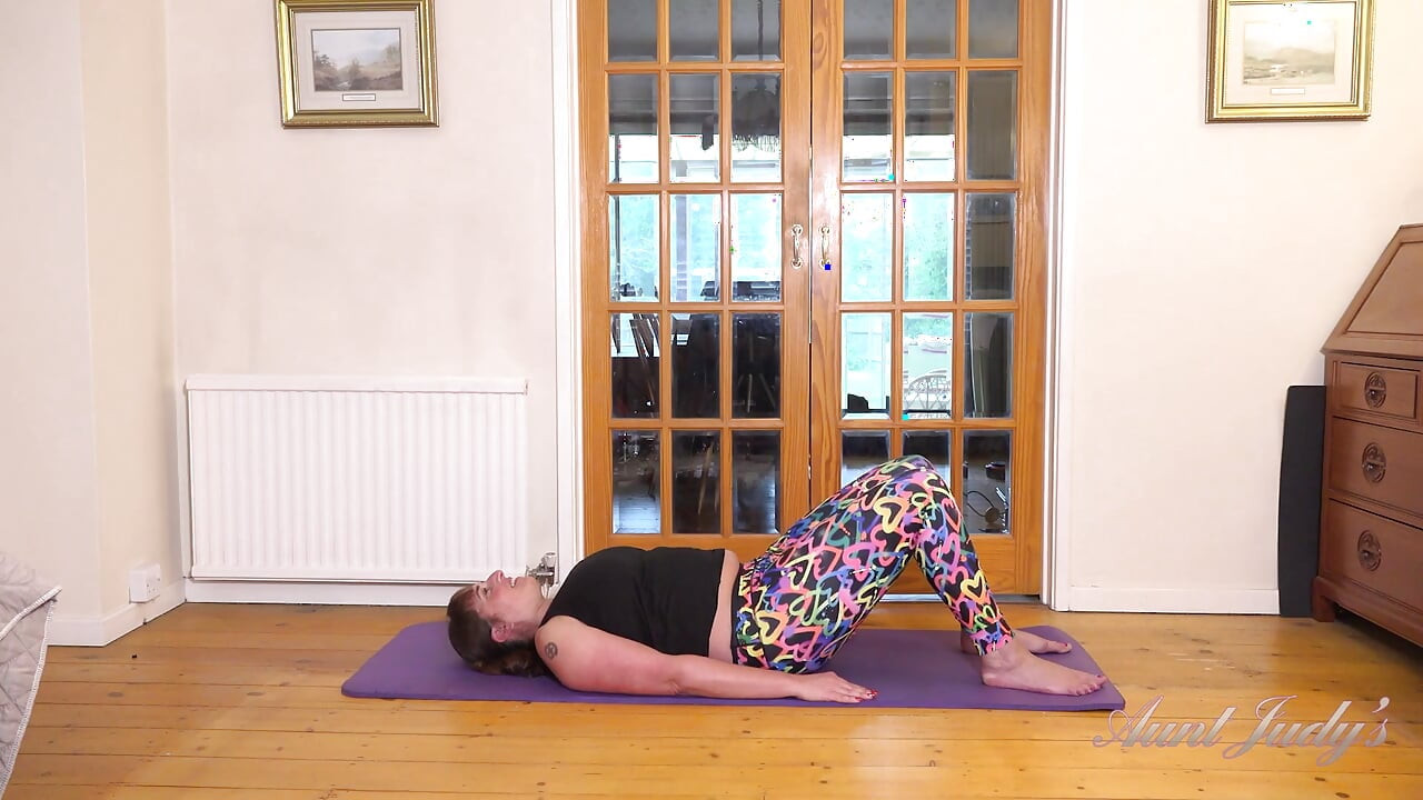 Auntjudys - Workout Time with Chubby MILF Ruby Cattrall