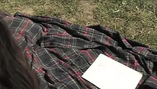 Harika memeli güzel genç esmer dışarıda büyük yarakla sikiliyor