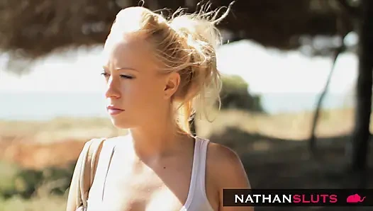 Грубое анальное бурение для худенькой Aliz