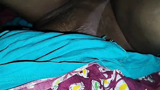 Hintli yerel ev hanımı seks