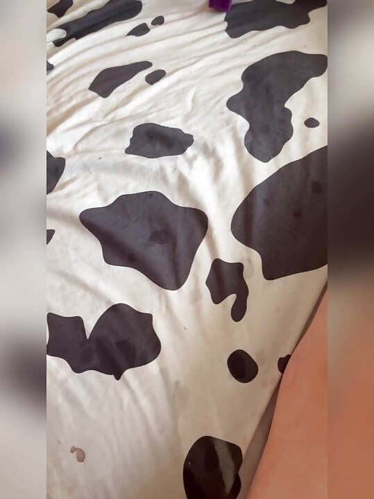 Une nympho BBW squirte brutalement