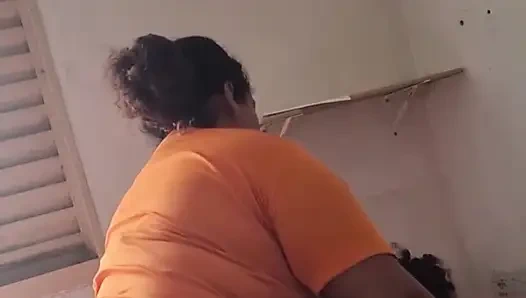 Vollbusige stiefmutter weiß zu reiten