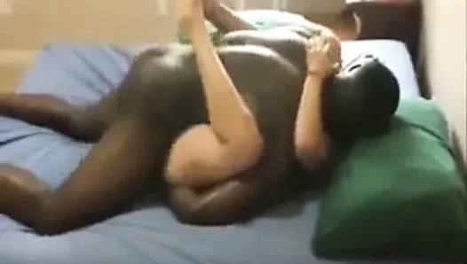 Yoga femme prise par une grosse bite noire