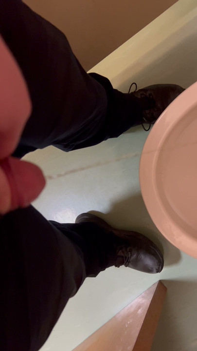 Quick piss in the only office toilet left the door open