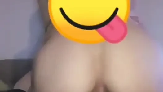 Balon götlü kadın oğlan ibne büyük bir yarağa biniyor