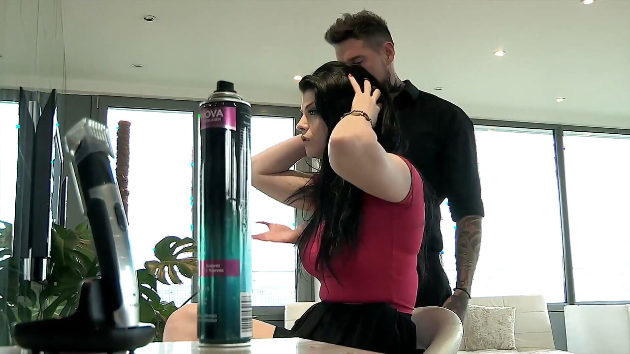 The slut likes it when her pussy gets fucked and slapped rather than foot the bill